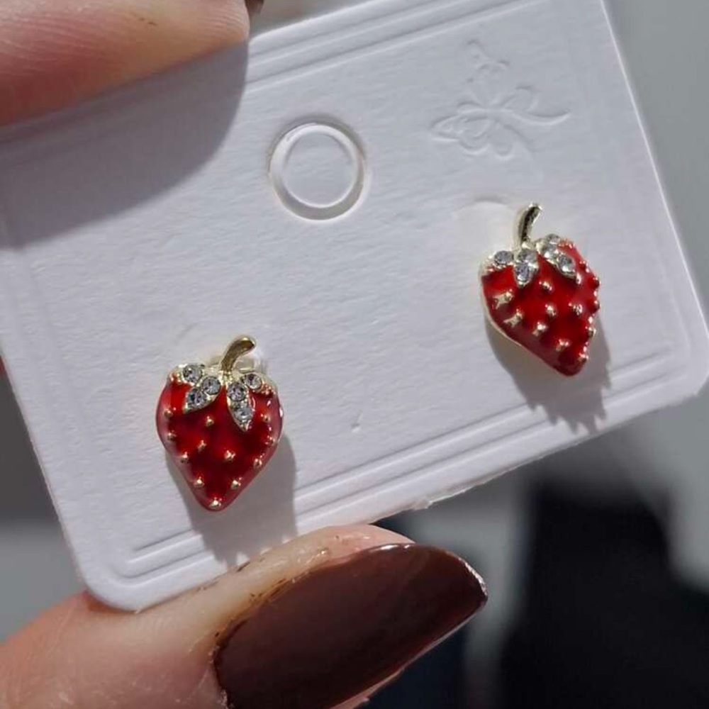 🍓 Strawberry Earrings 🍓 - Picture 7 of 8